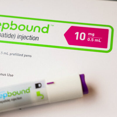 FILE PHOTO: An injection pen of Zepbound, Eli Lilly’s weight loss drug, is displayed in New York